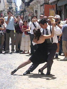 pareja haciendo una quebrada